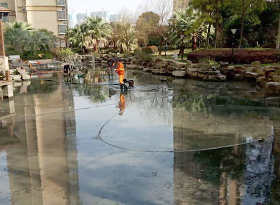 东明景观池淤泥清理